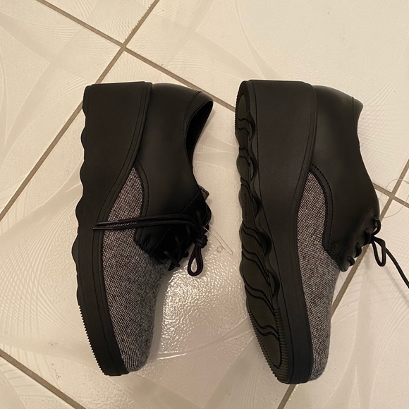 Sold - Picture 3 of 4